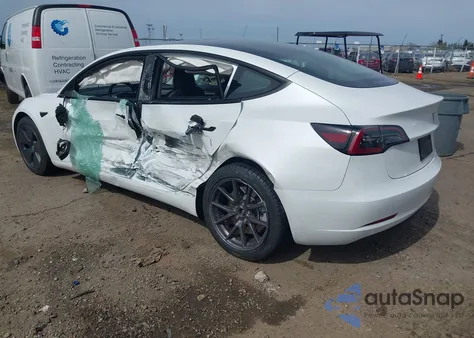 2023 Tesla Model 3 Rear-Wheel Drive z USA, uszkodzony, nr VIN 5YJ3E1EA2PF606563